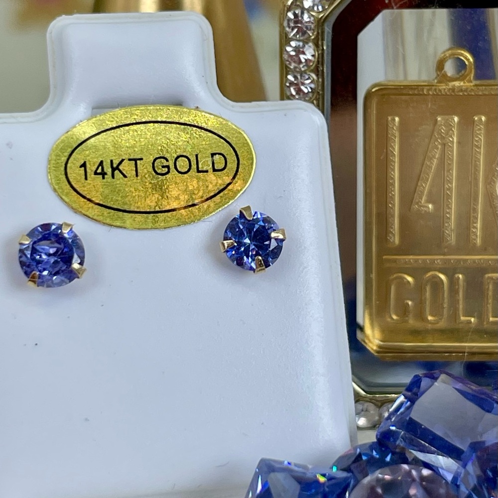 1/2c 14k solid Tanzanite stud Earrings yellow Gold .25ct each - Picture 3 of 11